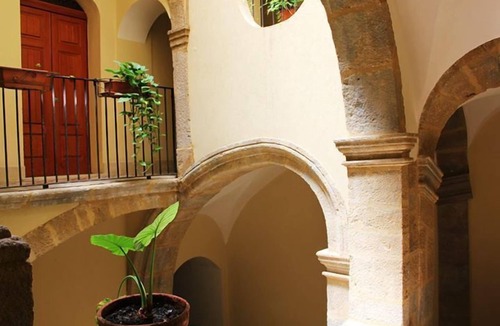 Niscemi Apartment | P&G house in historic Sicilian building
