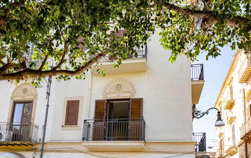 Favara House | Palazzo Albergamo