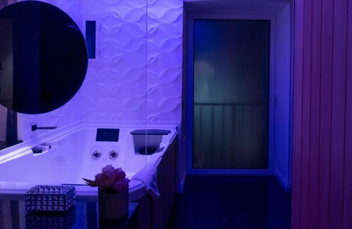Centro Storico House | Palazzo Algaria Suites with Jacuzzi, Sauna & Turkish Bath
