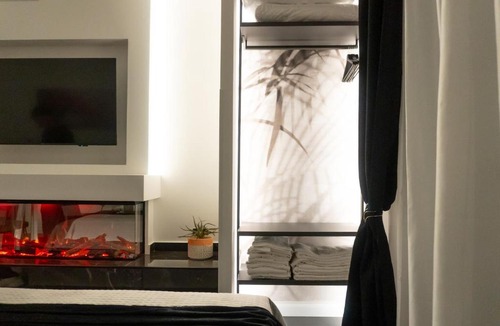 Centro Storico House | Palazzo Algaria Suites with Jacuzzi, Sauna & Turkish Bath