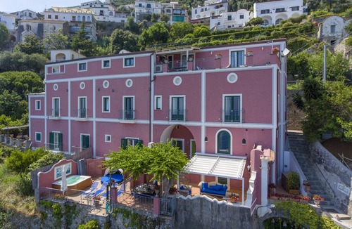 Praiano Villa | PALAZZO ROCCO ALL 3 VILLAS - 7 Bedrooms - 7 Bathrooms - Heated Jacuzzi - 20 pax.