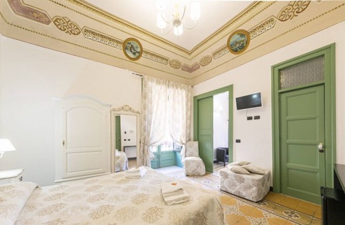 Old Town Bed & Breakfast | Palazzo Villelmi, triple room Dafne