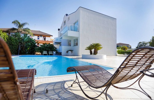 Torre Archirafi Apartment | Path House - Garden Apartments by Wonderful Italy