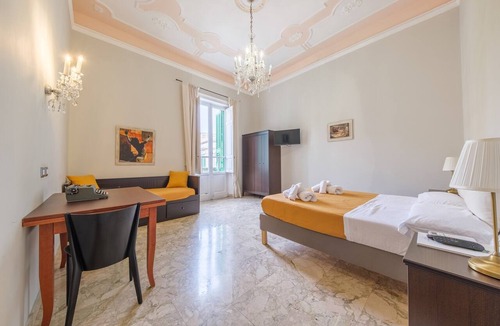 Messina Apartment | Period Room '1924' with Balcony, Wi-Fi and Air Conditioning
