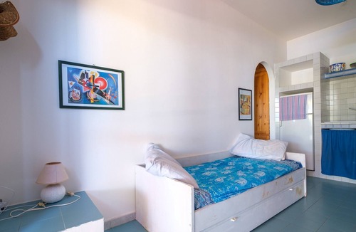 Vulcano Porto House | Pet-Friendly Holiday Home Lentia G4 with Pool, Tennis Court & Garden