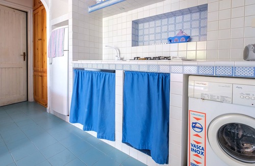 Vulcano Porto House | Pet-Friendly Holiday Home Lentia G4 with Pool, Tennis Court & Garden