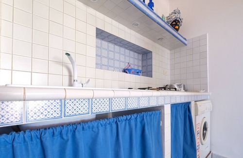 Vulcano Porto House | Pet-Friendly Holiday Home Lentia G4 with Pool, Tennis Court & Garden