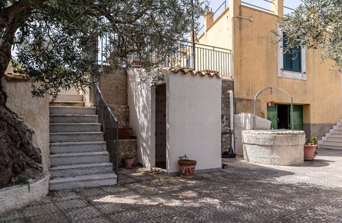 Licata Villa | Pet-Friendly Villa 'Rosa' with Sea View & Terraces