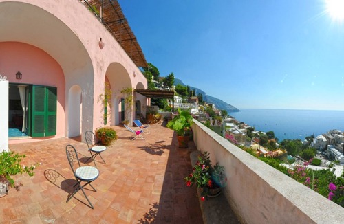 Positano Villa | Petali di rosa, Villa in Positano close to the beach and centre with view.