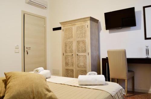 Kalsa Bed & Breakfast | Piazza Marina