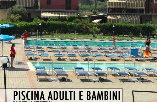 Campofelice di Roccella Apartment | Pine Beach House - Villaggio Turistico con Piscina e Animazione