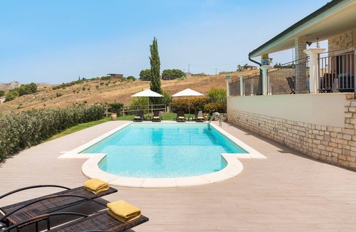 Montallegro Villa | Pool villa close to a beautiful sandy beach, Bovo Marina, Sicily