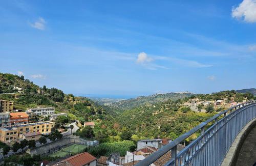 Monforte San Giorgio House | Portaterra - Spaziosa Casa con Bella Vista e Giardino
