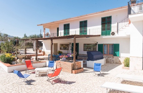 Castellammare del Golfo Villa | Private pool villa 1000 meters from the sea by Guida Loca - Scopello
