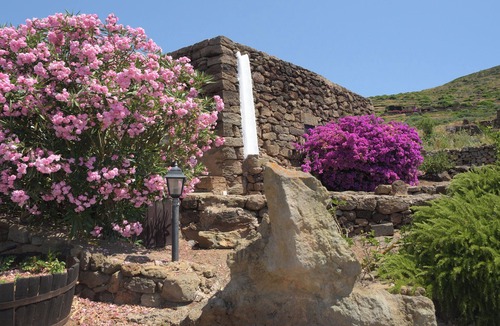 Pantelleria House | [Private Pool + Sea View + Garden + Barbecue] Mansion "Dammuso"