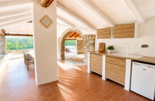 Erli Villa | Private Steinvilla mit Dachterrasse, Pizzaofen und Badefluss 30 Min zum Meer