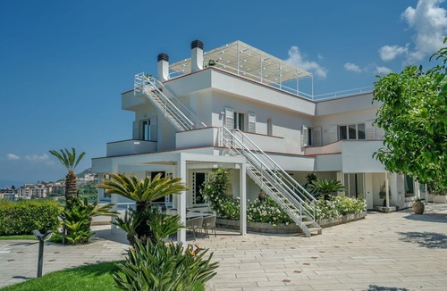 Vico Equense Villa | Private Villa with A/C, WIFI, private pool, hot tub, TV, terrace, panoramic view, close to Sorrento