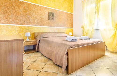 Piana Calzata Apartment | Quadruple room via s.cipolla 5 ground floor