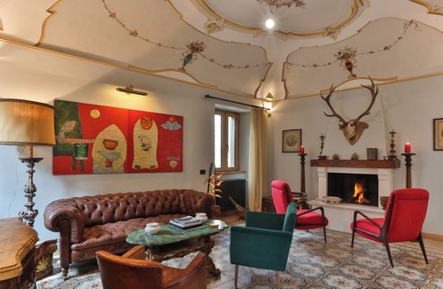 Scanno Apartment | Red Home.