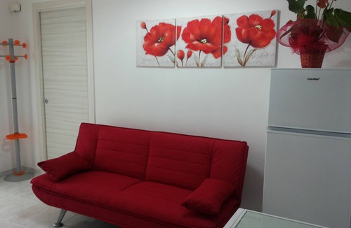 Casa Santa Apartment | RED WI-FI FREE TULIP APARTMENT