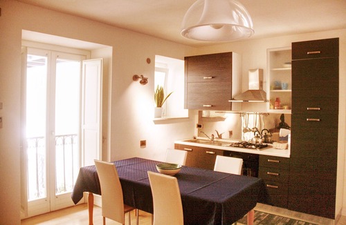Castellammare Apartment | Refined apartment in a historic building in the heart of town