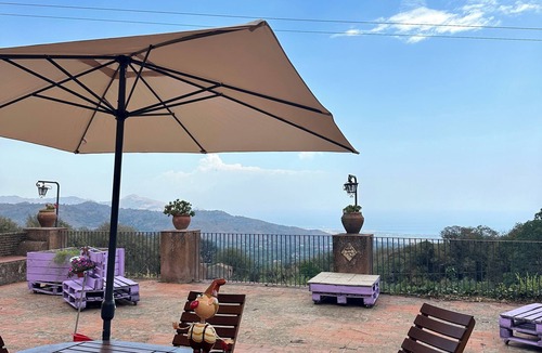 Piedimonte Etneo Villa | Reganati Estate