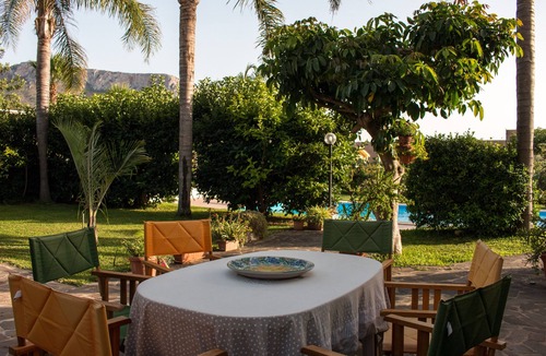 Cinisi Villa | Relaxing at Villa Maria