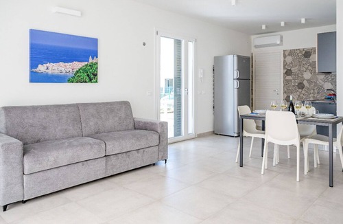 Piane Vecchie Villa | Residence Salinelle Beach VILLA VULCANO 4 WITH SHARED POOL