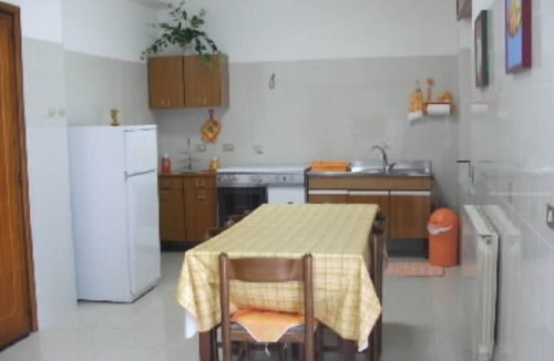 Capri Leone Apartment | Rocca Di Capri Leone: apartment/flat - 4 rooms - 5/6 persons
