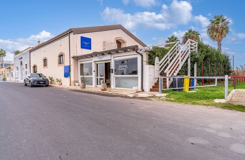 Marzamemi Apartment | Room 202 at 'Le Saline Rooms Marzamemi' with Wi-Fi and Air Conditioning