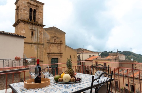 Mistretta Apartment | Room '4' with Sea View, Wi-Fi and Air Conditioning