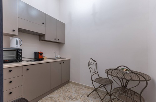 Licata Apartment | Room 'Al Duomo - Suite' with Shared Terrace, Wi-Fi and Air Conditioning