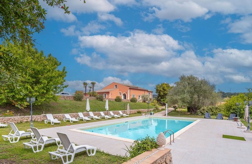 Syracuse Apartment | Room 'Al Palmento Relais - Nero D'Avola R2' with Shared Pool, Wi-Fi and Air Conditioning