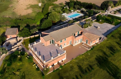 Syracuse Apartment | Room 'Al Palmento Relais - R3' with Shared Pool, Wi-Fi and Air Conditioning