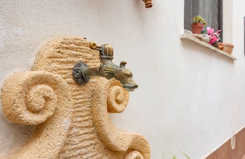 Ficarra Apartment | Room 'Appartamento 3 - Stanza 31' with Shared Terrace, Wi-Fi and Air Conditioning