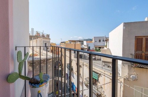 Lipari Historic Centre Apartment | Room 'Blu' with Shared Terrace, Wi-Fi and Air Conditioning