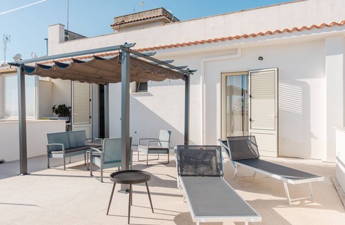 Castelvetrano Apartment | Room 'Camera 4' with Shared Terrace, Wi-Fi and Air Conditioning