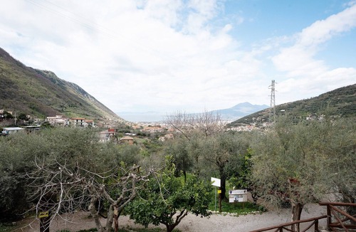 Gragnano Apartment | Room 'Camera Stabia Con Vista Mare' with Shared Terrace, Shared Garden and Wi-Fi