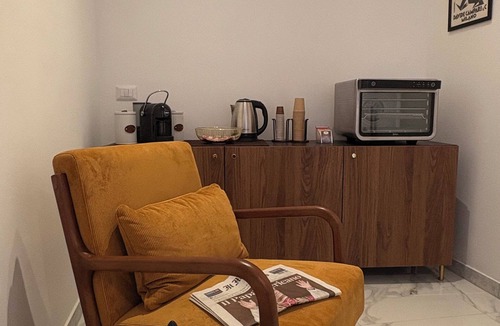 Frascati Apartment | Room Centro Storico Frascati | Private Bathroom | Terrace on Rome