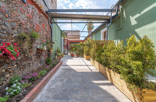 Santa Maria di Licodia Apartment | Room 'Civico 46 - Green' with Shared Terrace, Wi-Fi and Air Conditioning
