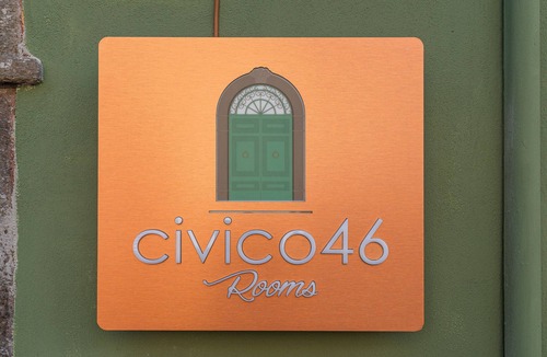 Santa Maria di Licodia Apartment | Room 'Civico 46 - Yellow' with Shared Terrace, Wi-Fi and Air Conditioning