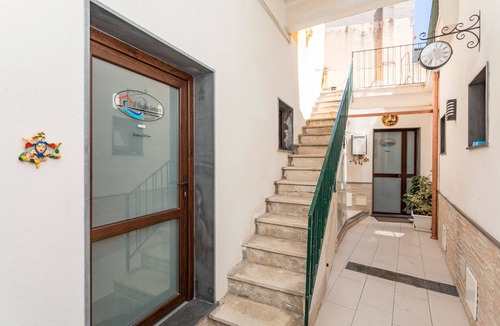 Acireale Apartment | Room 'Delle Colombe' with Wi-Fi and Air Conditioning