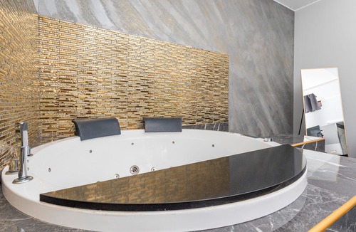 Acireale Apartment | Room 'Delle Colombe' with Wi-Fi and Air Conditioning