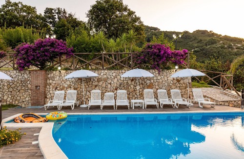 Sant'Angelo di Brolo Apartment | Room 'Ghiro' with Mountain View, Wi-Fi and Air Conditioning