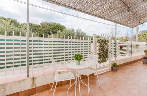 Marsala Apartment | Room 'Giovanna' with Shared Terrace, Wi-Fi and Air Conditioning