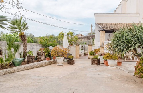 Marsala Apartment | Room 'Giovanna' with Shared Terrace, Wi-Fi and Air Conditioning