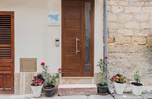 Montallegro Apartment | Room 'Lipari' with Balcony, Wi-Fi and Air Conditioning