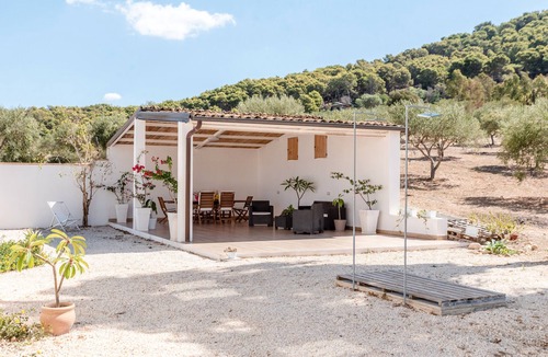 Montallegro Apartment | Room 'Monte Suso' with sea view, shared terrace and air conditioning
