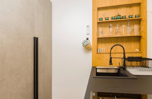 Brolo Apartment | Room 'Persiano' with Shared Garden, Wi-Fi and Air Conditioning