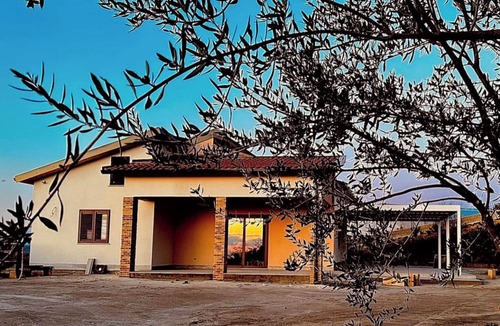 Mazzarino Apartment | Room 'Stanza Dell'Olio' with Shared Terrace, Wi-Fi and Air Conditioning